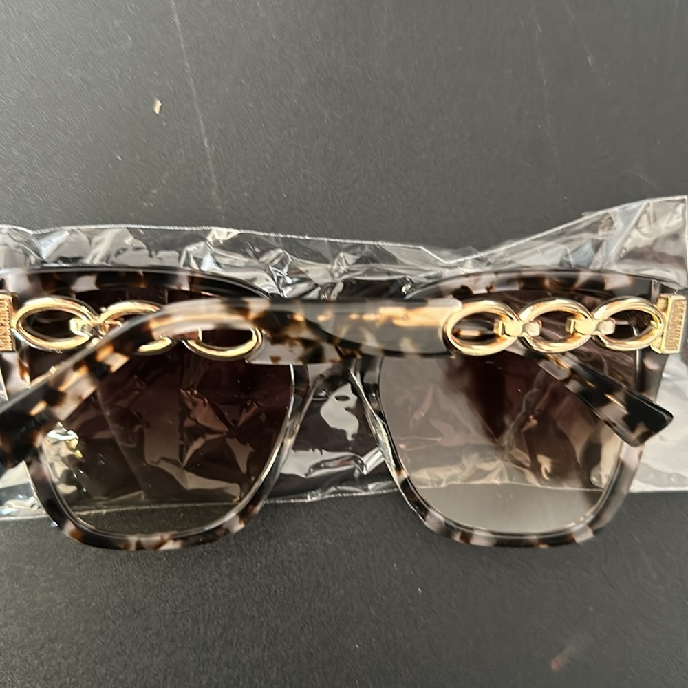 Moschino sunglasseses - Picture 2 of 6